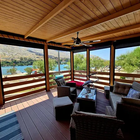 Luxmobil Holiday home Grebastica