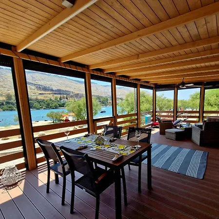 Luxmobil Holiday home Grebastica